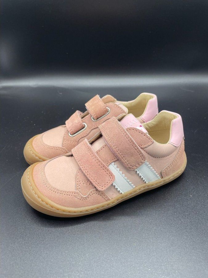 KOEL Bali 2.0 – Barfußschuhe für Kinder in zartem Rosa KOEL Bali 2.0 Rosa Barfußschuhe Mädchen aus Leder mit Klett für Kita Alltag und Spielplatz
