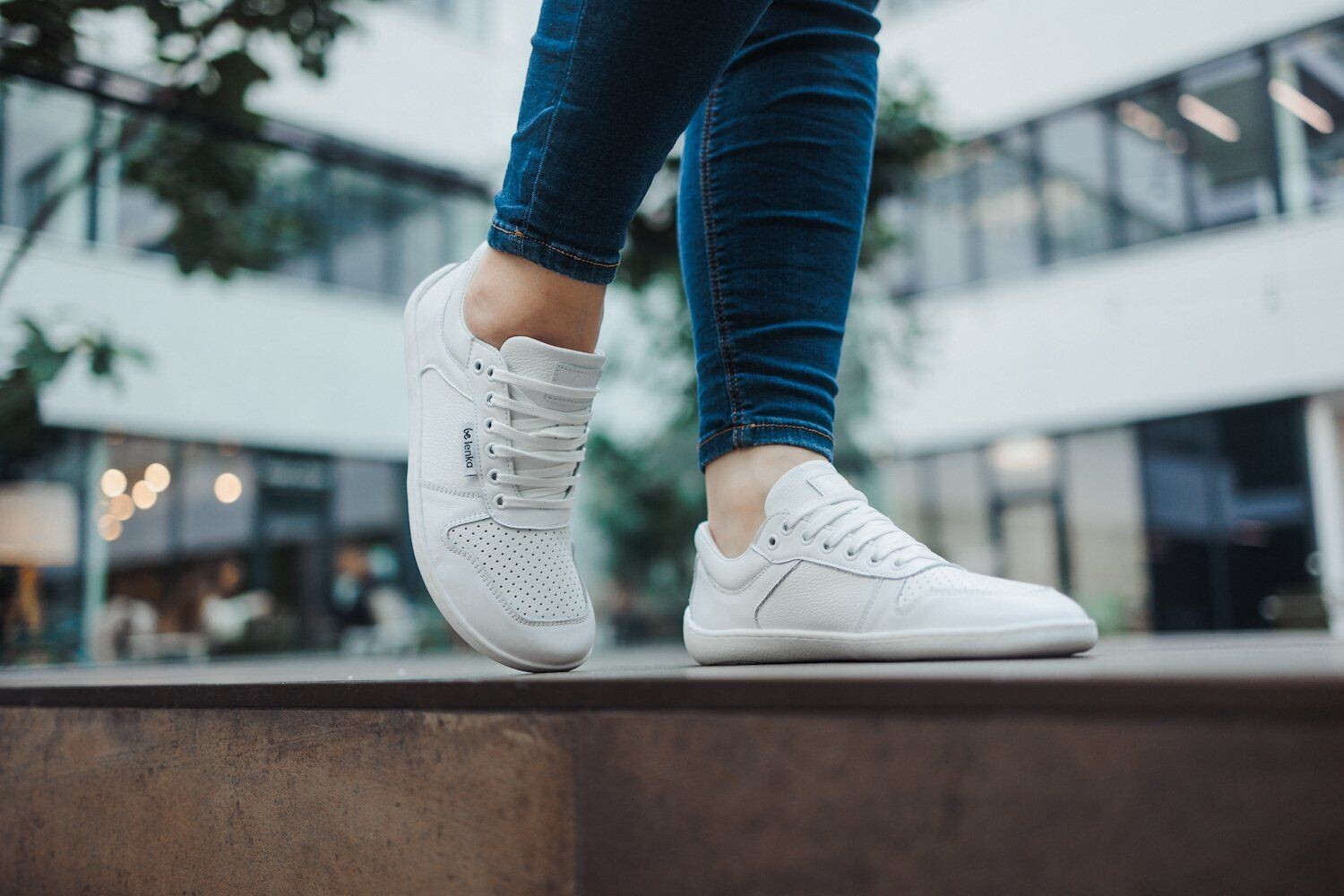 BeLenka | Sneaker Be Lenka Champ 3.0 White getragen zu Jeans in Seitenansicht