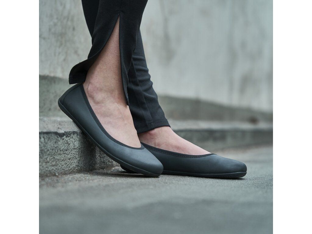 Aylla Simply Black schwarzer Barfuß-Ballerina Damen - Tragefoto Alltag