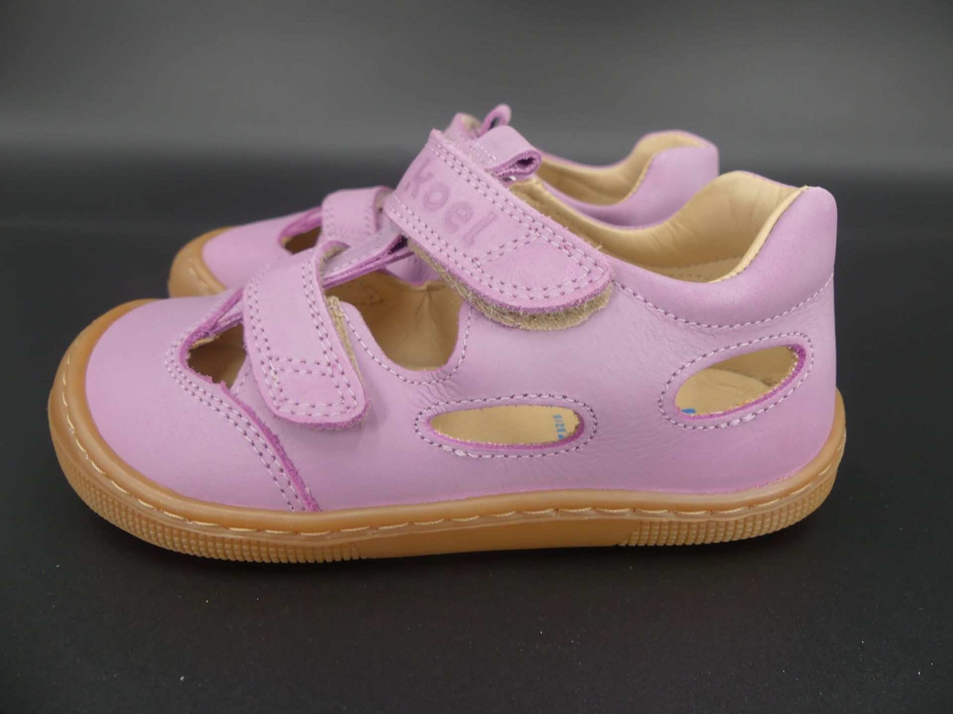 Mädchen-Kinderschuh aus weichem Leder in Lavendel – Schutz und Bewegungsfreiheit