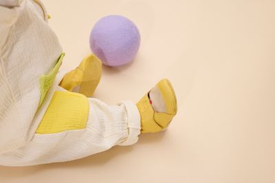 Affenzahn Crawly Giraffe gelb – weiche Krabbelschuhe für Babys