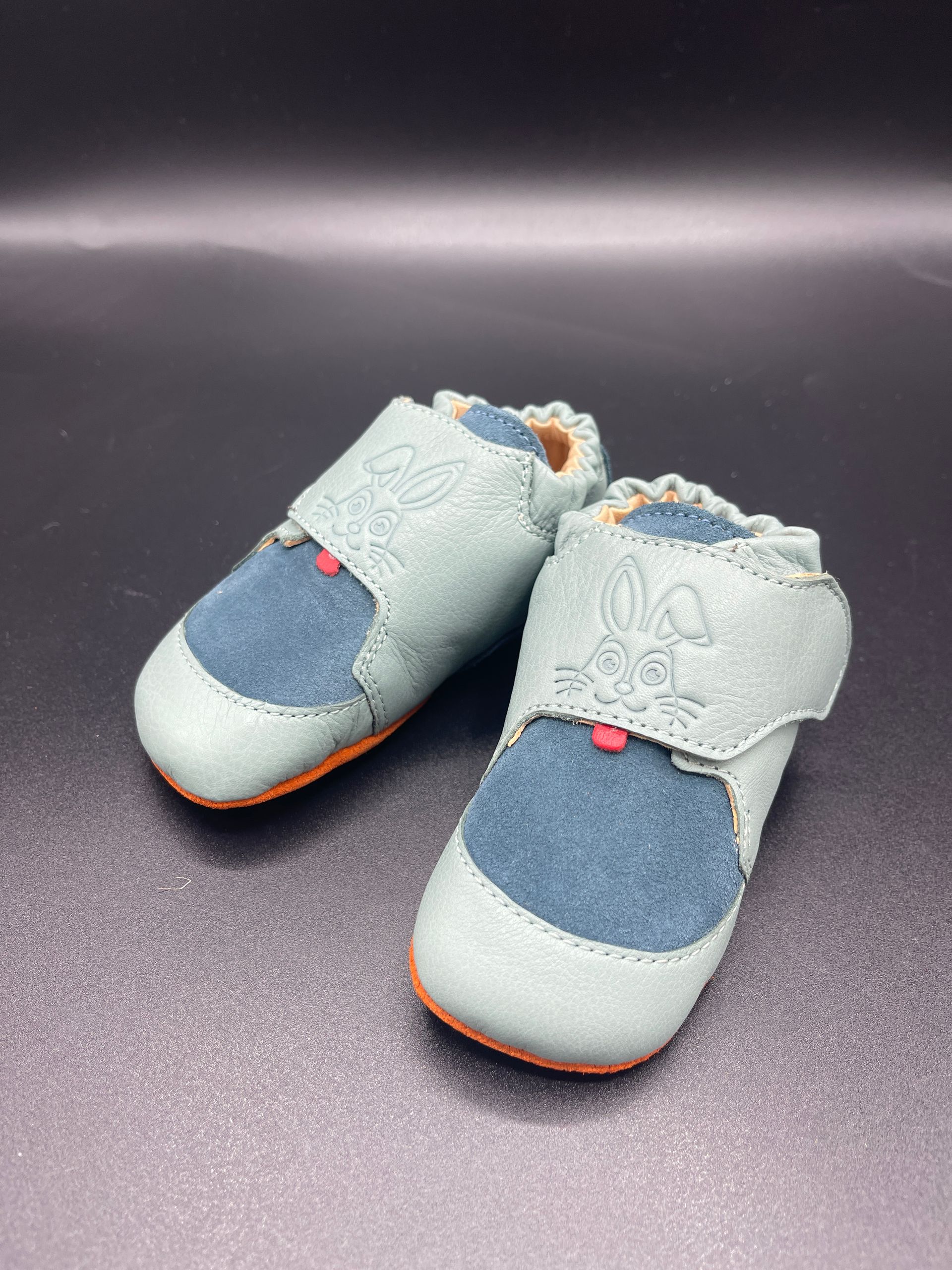 Affenzahn Crawly Hase petrol – weiche Krabbelschuhe für Babys