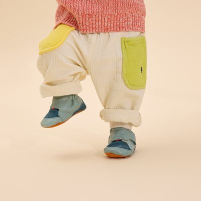 Affenzahn Crawly Hase petrol – weiche Krabbelschuhe für Babys
