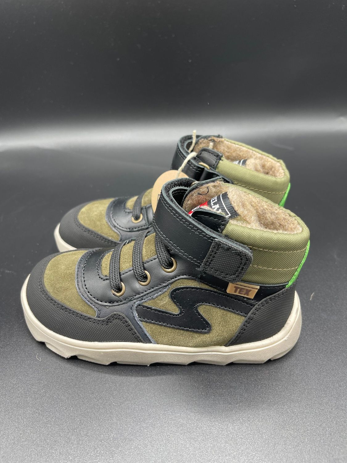 Seitenansicht Develab Soft Sneaker Green Combi – Kinder-Barfußschuh mit Wollfleece
