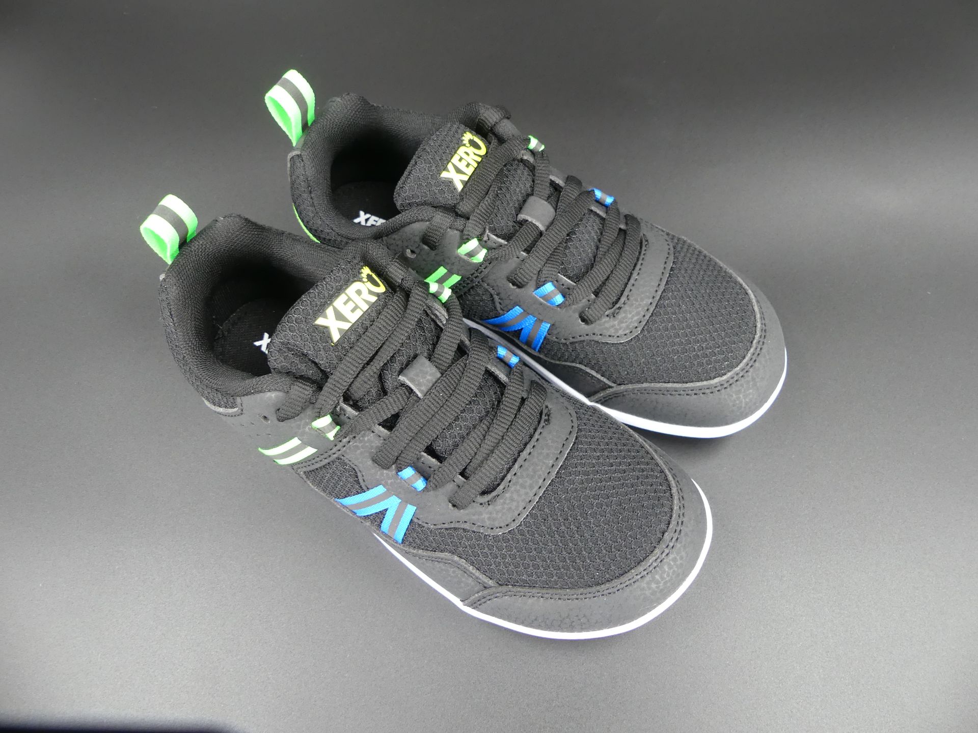 XERO Prio Youth Lime Barfuß Hallenschuhe Kinder aus leichtem Mesh für Schulsport und Freizeit