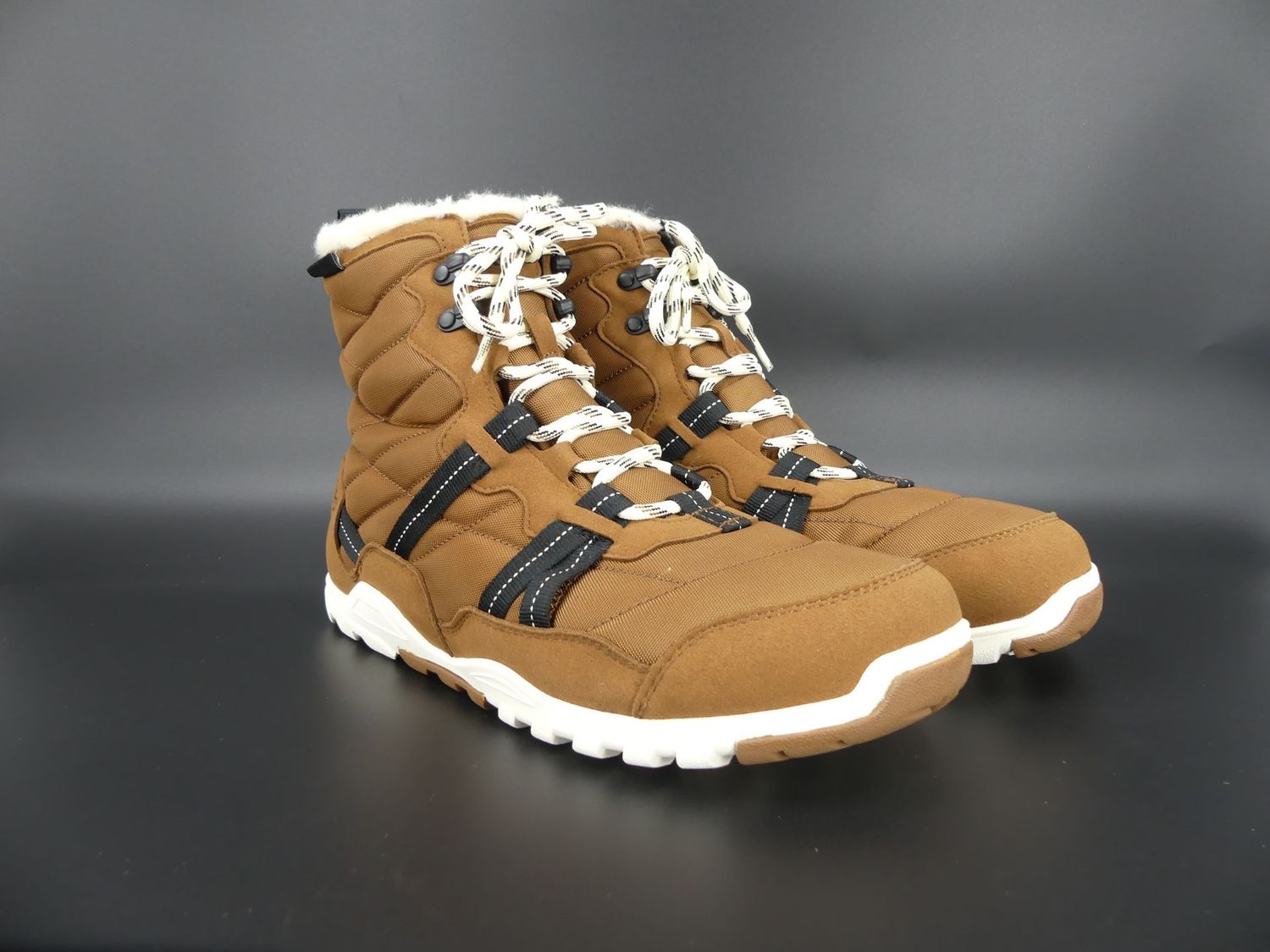 XERO Winter Alpine Women braun – Vorderansicht mit breiter Zehenbox für natürliche Fußform