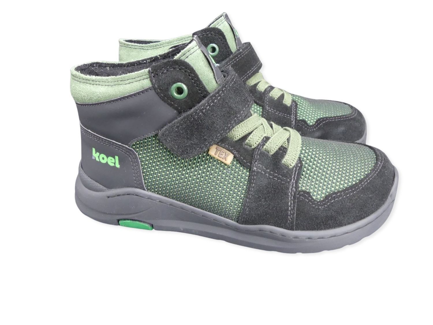 Zweite Seitenansicht KOEL Sky Tex Olive – Barfußschuh für Kinder in gruen mit Klettverschlus