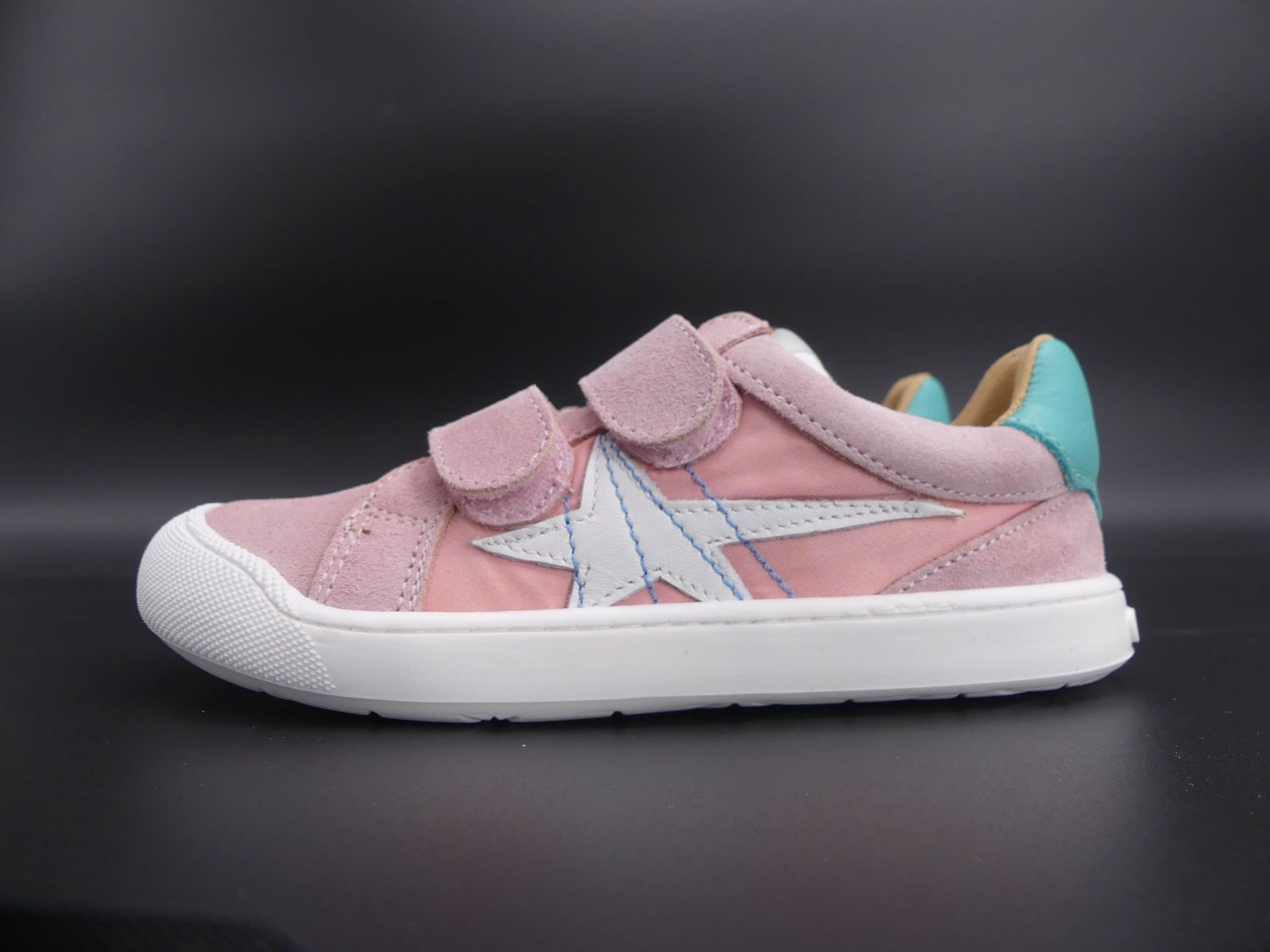 acebos | Barfußsneaker | Rose Acebos Barfußsneaker für Kinder in Rosa mit Glatt- und Veloursleder, Doppel-Klettverschluss und fle…