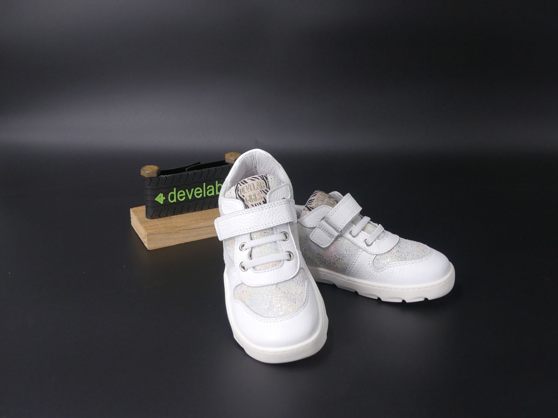 Develab Barfußsneaker mit Glitzer und lilafarbener Fersenkappe