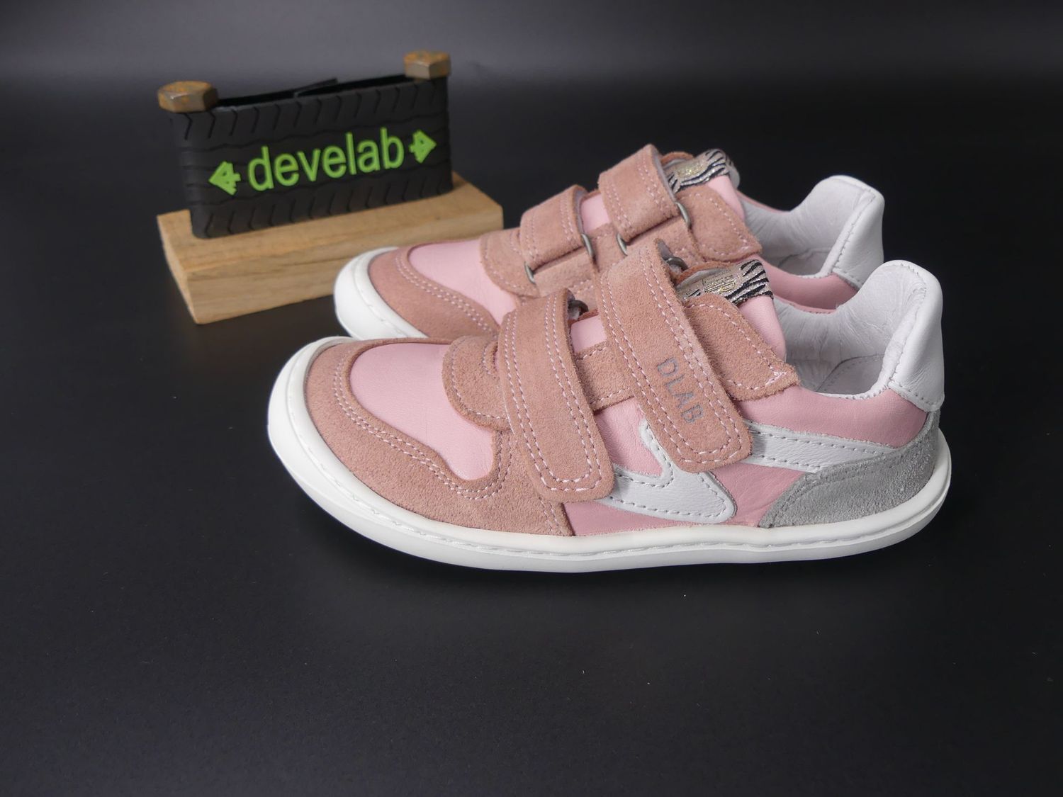 Develab Pink Kinder-Barfußsneaker mit zwei Klettverschlüssen und flexibler Minimalsohle
