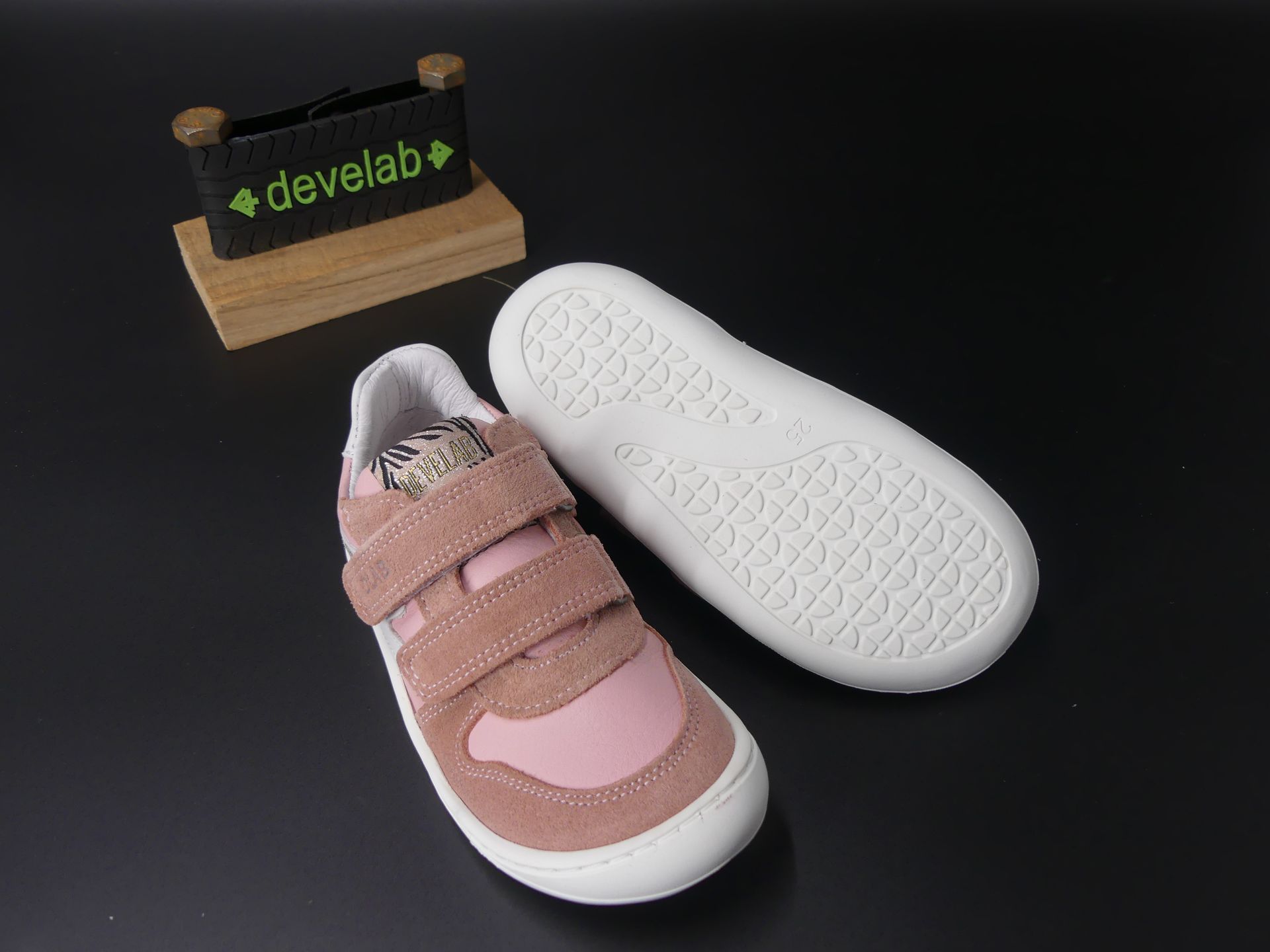 Develab Pink Kinder-Barfußsneaker mit zwei Klettverschlüssen und flexibler Minimalsohle