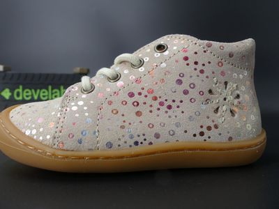Develab Firststep Soft Beige Fantasy Kinder Barfußschuh Seitenansicht mit Punkten