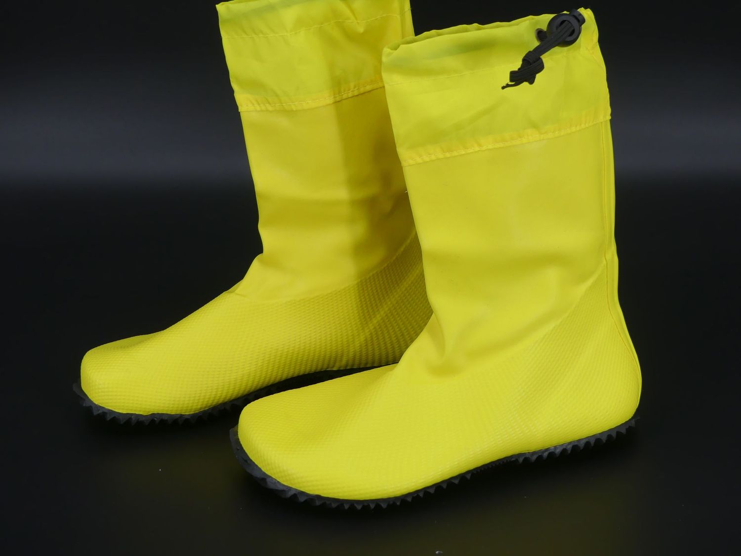 Saguaro Brisk Gelb seitlich schräg als faltbarer Damen Barfuß-Regenstiefel