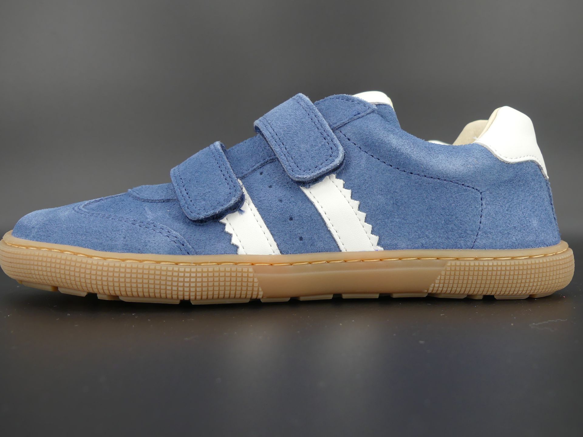 KOEL Daan Suede Jeans Barfußsneaker für Jungen, mittelbreite Kinderfüße, Schule und Schulhof
