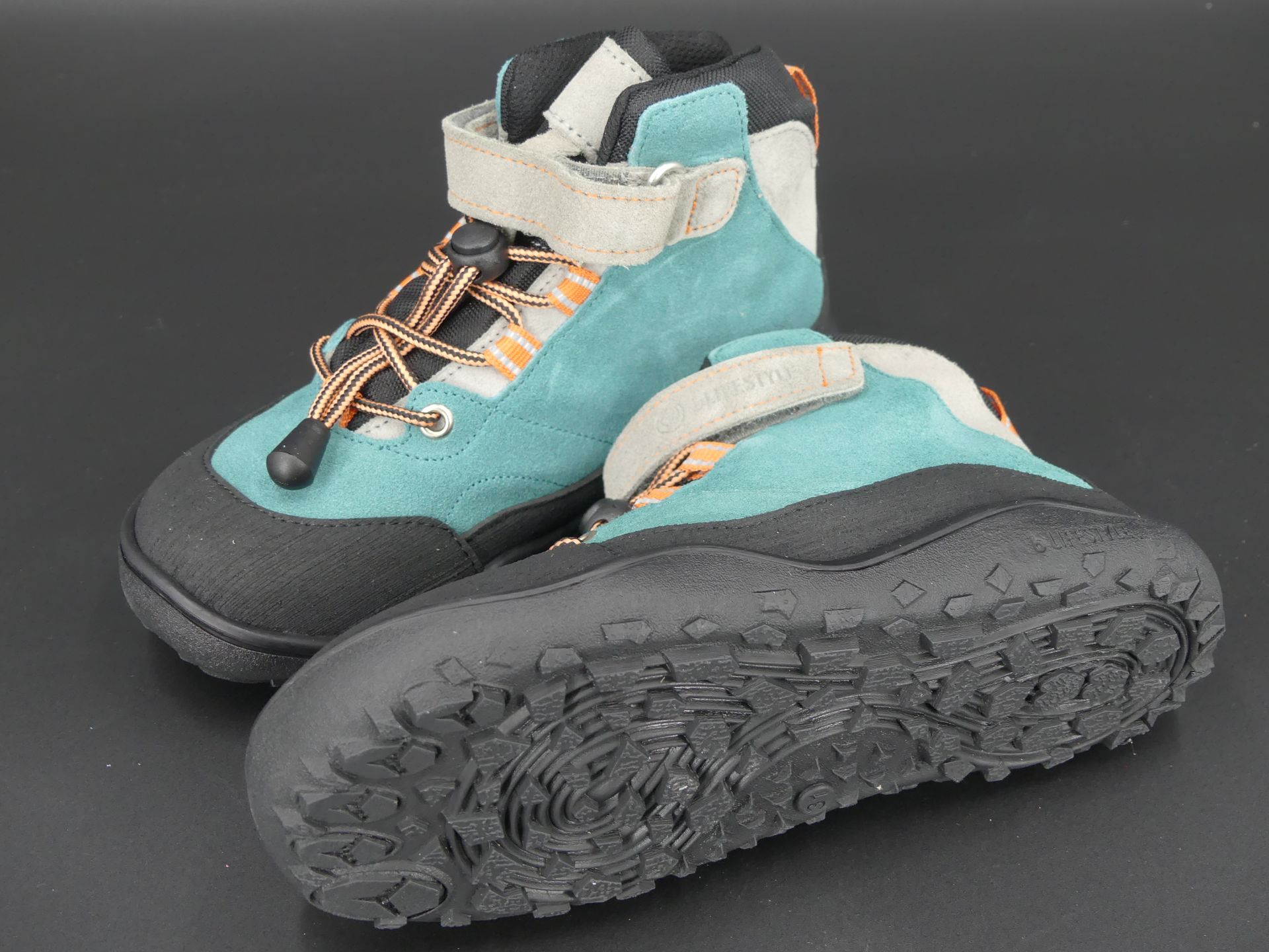 bLIFESTYLE steinbockSTYLE TEX von oben – breite Zehenbox für natürliche Zehenfreiheit gut erkennbar