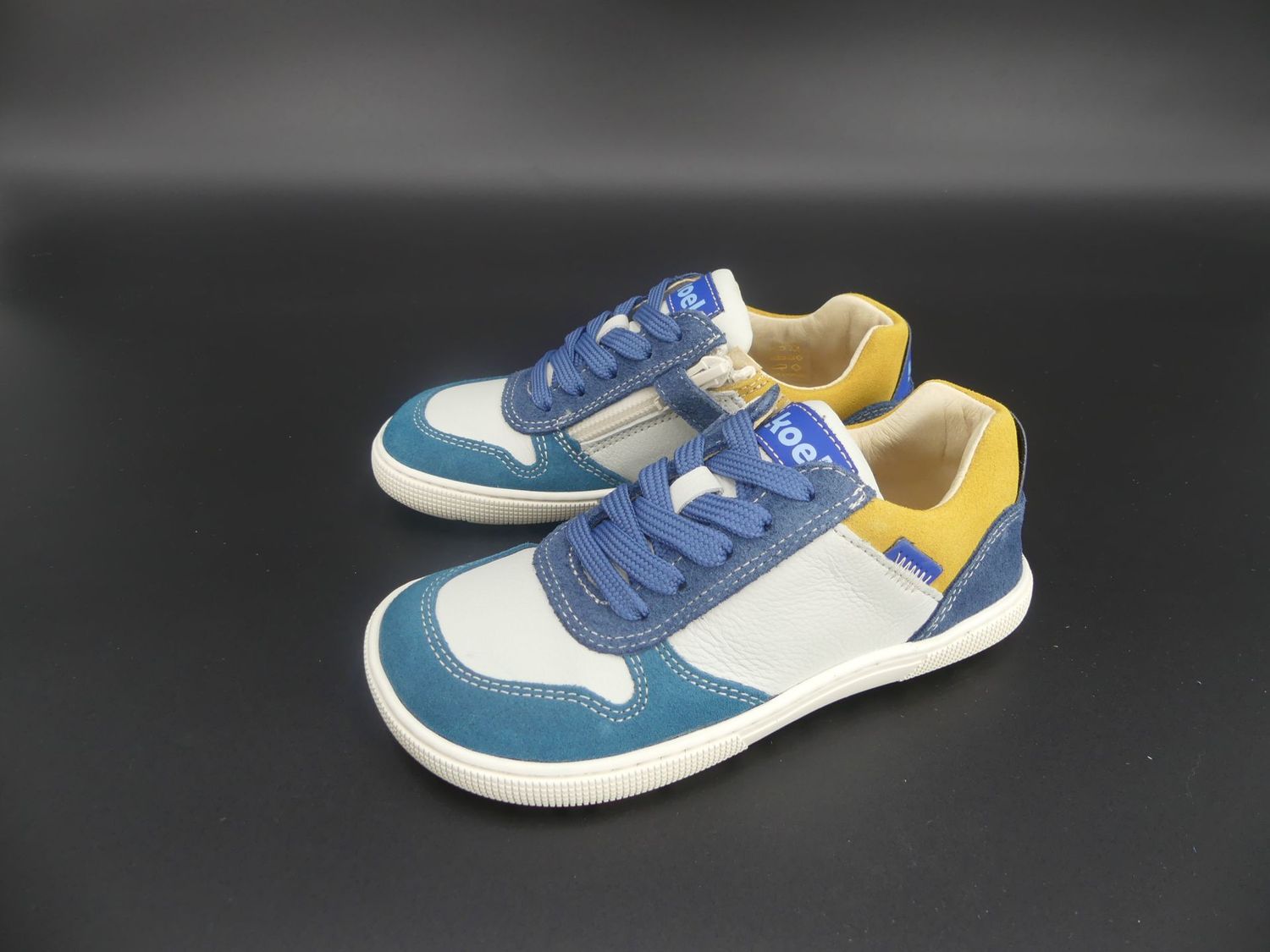 KOEL | Date Suede | yellow KOEL Date Suede Yellow breite Barfußsneaker Kinder Damen für Schule Alltag und Übergang