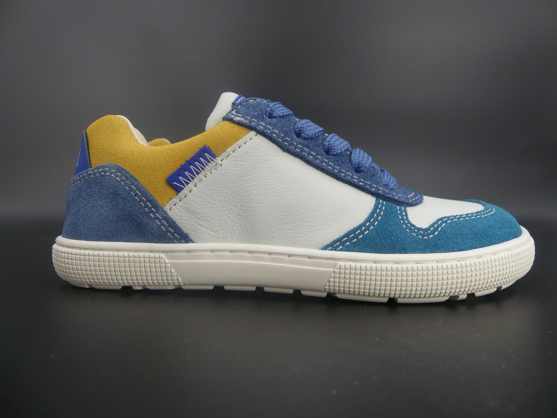 KOEL Date Suede Yellow breite Barfußsneaker Kinder Damen für Schule Alltag und Übergang