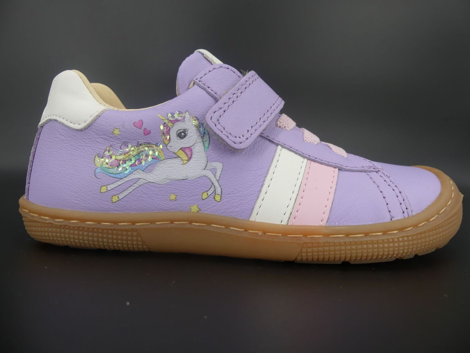 KOEL | Dakota | lavendel KOEL Dakota Einhorn lavendel – Kinder-Barfußschuh mit Einhornmotiv und flexibler Sohle, Seitenansic…