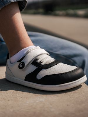 Be Lenka Scoot Kids – White & Black | Leather Barefoot Sneakers for Kids Scoot Kids worn – side view while playing outdoors