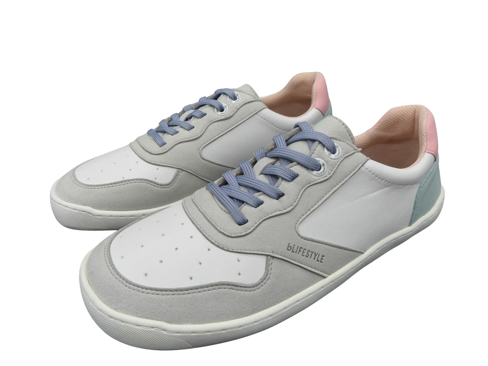 Innenansicht des weissen Barfußsneakers windhauchSTYLE mit grauen Schnürsenkeln
