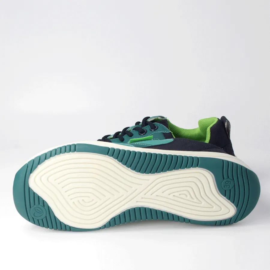Seitliche Ansicht des bLIFESTYLE wüstenwindSTYLE Sneakers in Petrol mit navyfarbenen und limettengr…