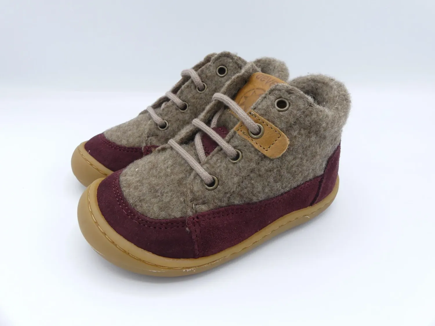 Develab Midcut Kinderschuhe in Merinowolle – schräg von vorn