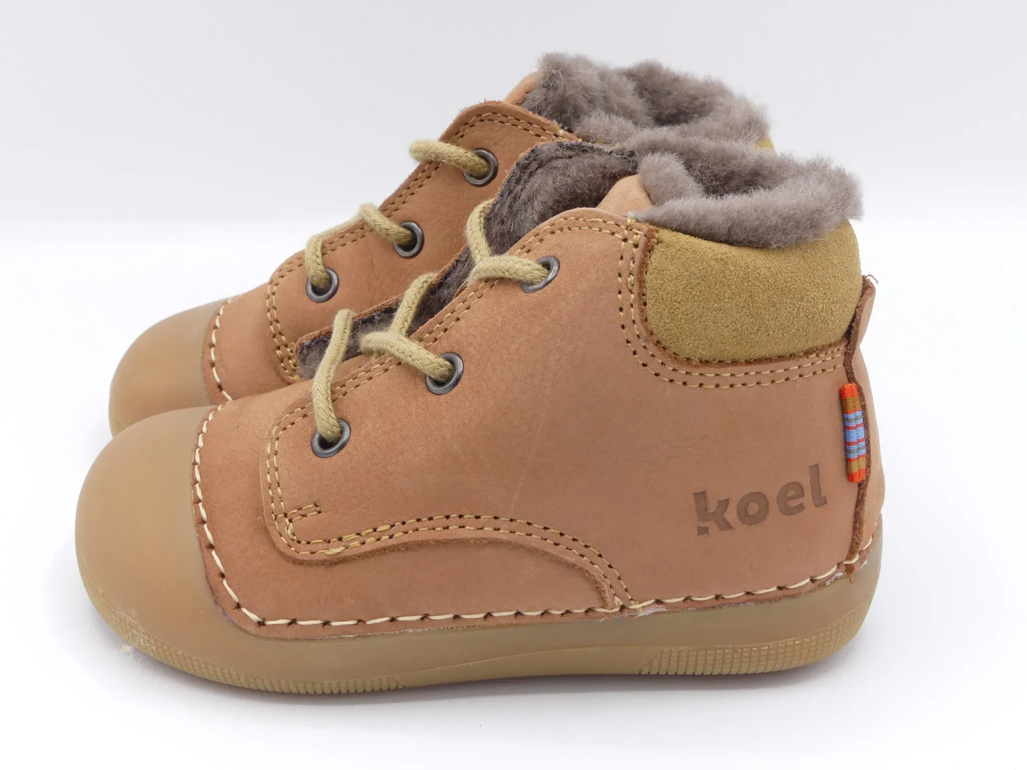 KOEL Baby Ava Blossom Lauflernschuhe – Paaransicht in Altrosa mit Lammfellfutter