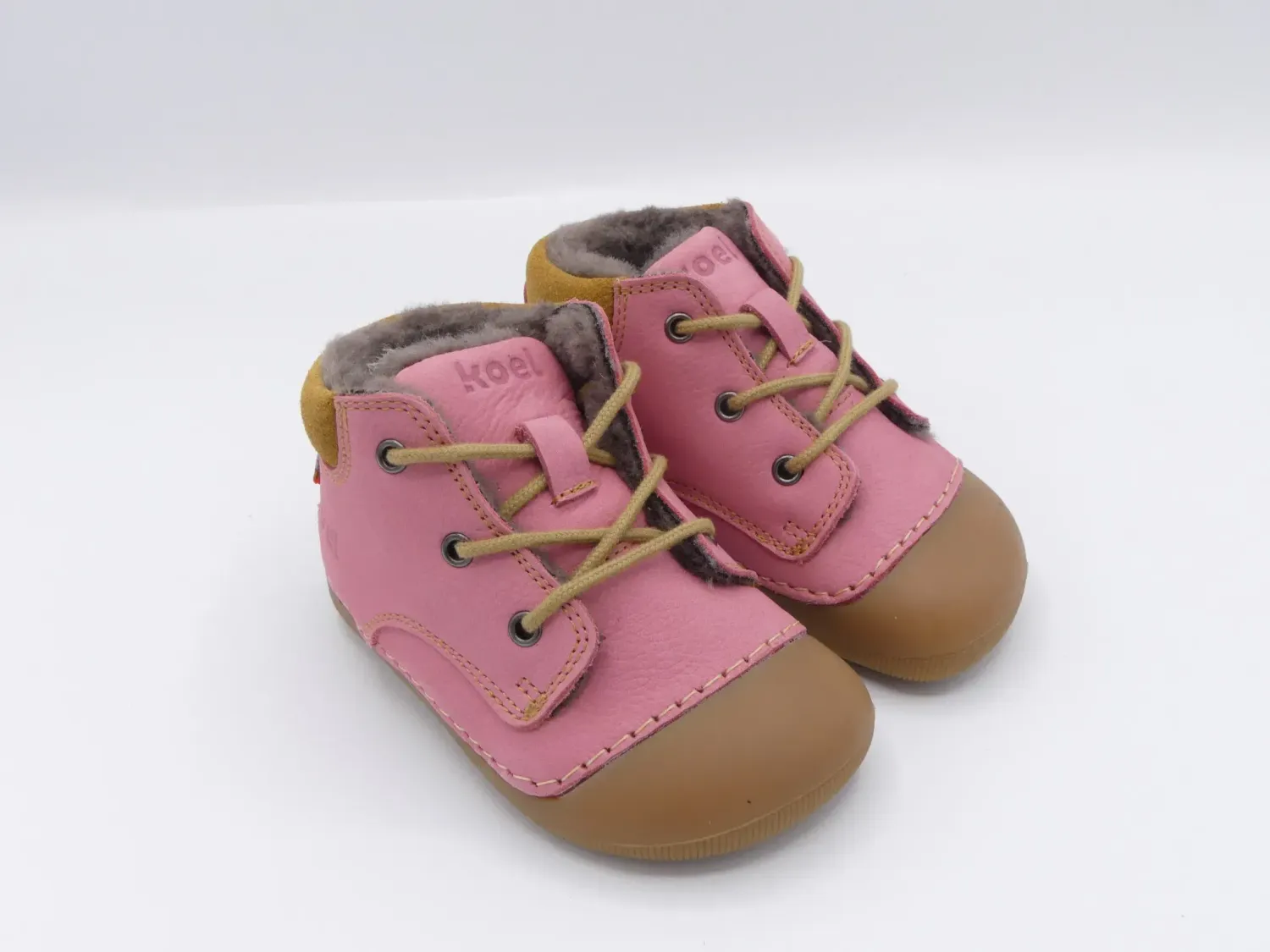 Koel Baby Ava Pink – Lauflernschuhe mit Lammfellfutter, seitliche Ansicht im Paar