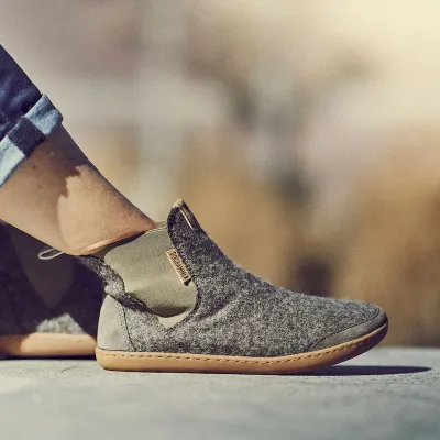 Doghammer Terrar Chelsea Wool Greyish Uni Doghammer TerraR Chelsea Wool Greyish Uni Barfuß Chelsea Boots am Fuß getragen für Alltag