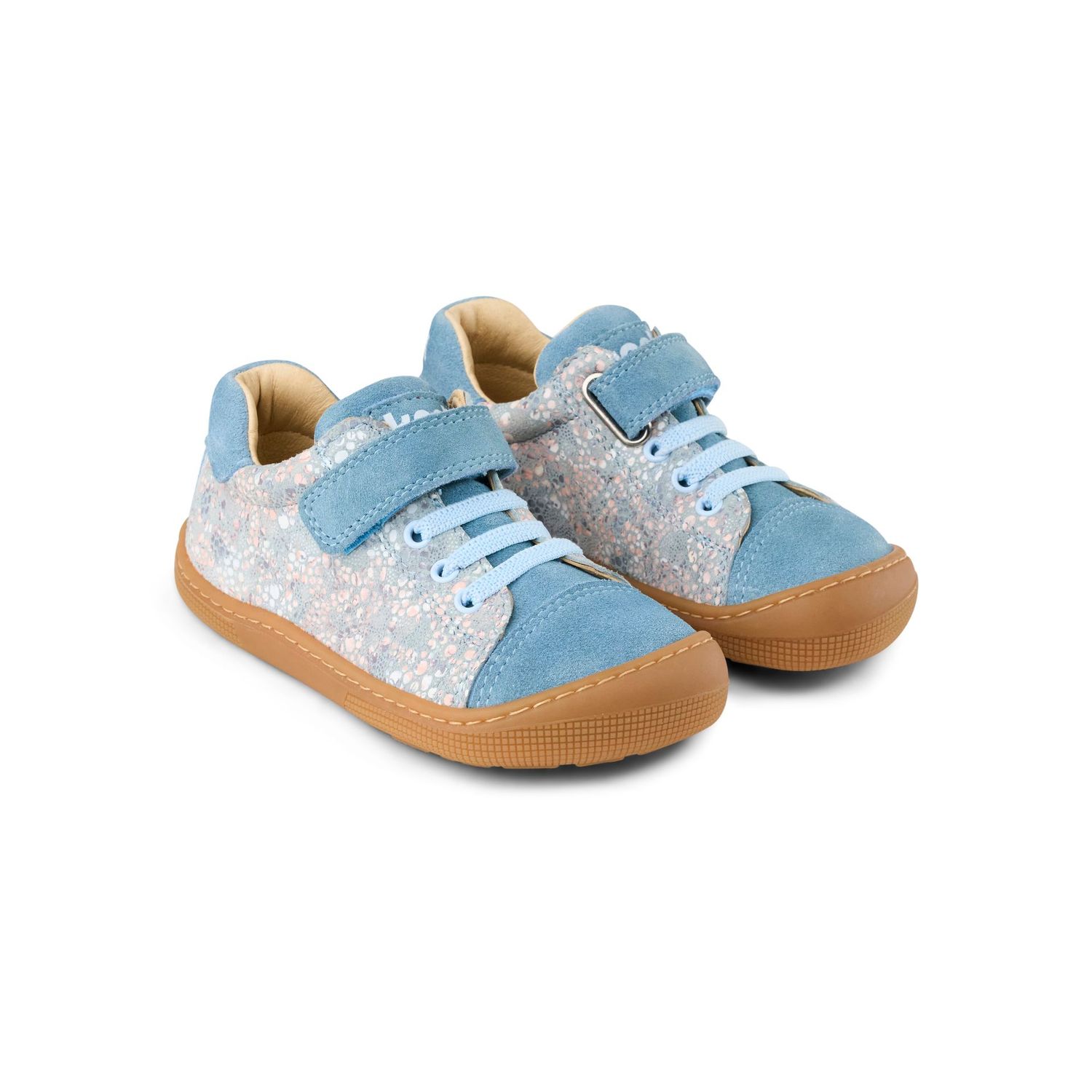 Barfußschuh für Kinder in Hellblau mit gesprenkeltem Leder und breiter Zehenbox, flexible Sohle für natürliche Fußbewegung