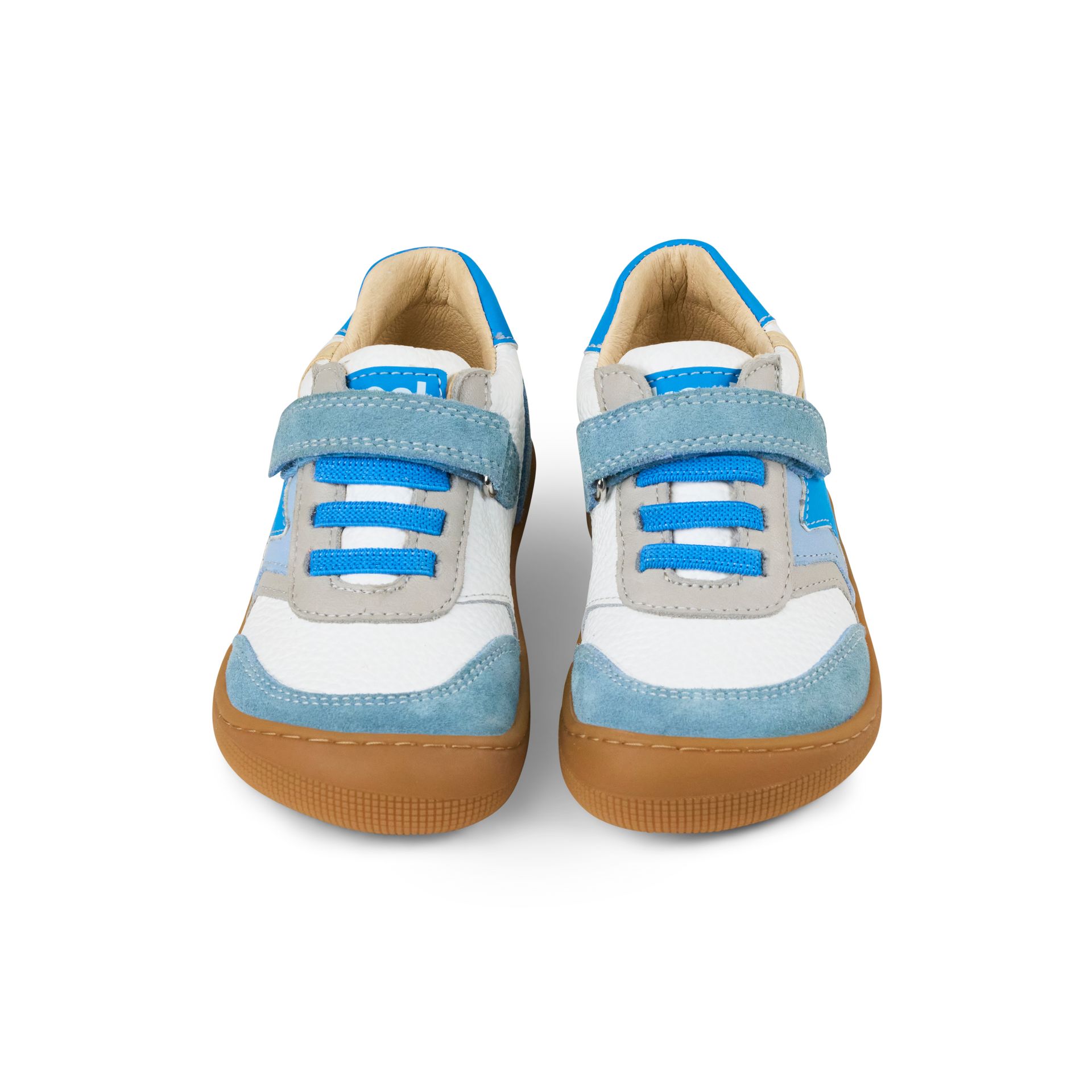 Seitliche Ansicht KOEL Denver Kinder Barfußschuh in Blau-Weiß mit flacher, flexibler Sohle für natürliche Fußbewegung