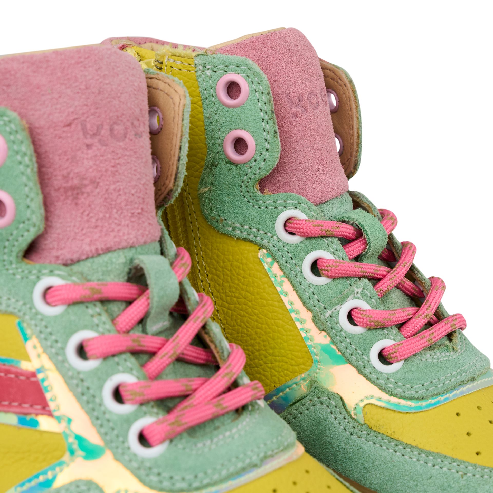 KOEL Danish Nappa Yellow – seitliche Ansicht des hoch geschnittenen Leder-Barfußsneakers mit Farbakzenten