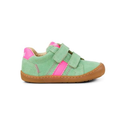 KOEL Denis Suede Mint Barfußschuh für Kinder, Seitenansicht mit Klettverschluss und flexibler Gummisohle