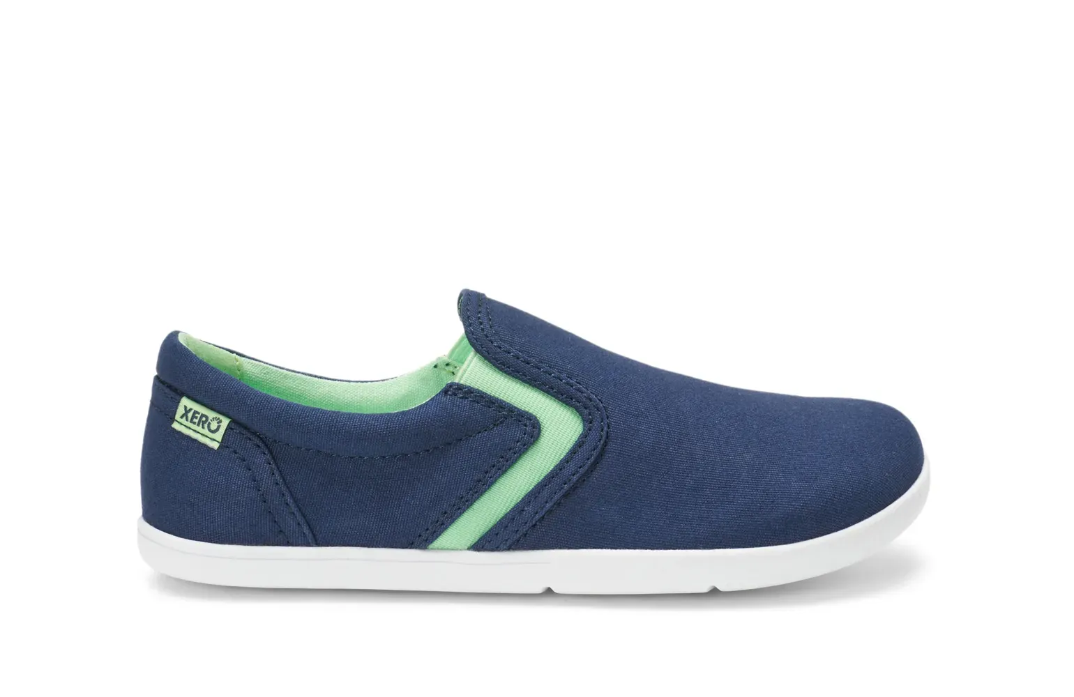 Xero Dillon Slip-On Kinder blau im Alltag beim Rollerfahren flexibel und bequem