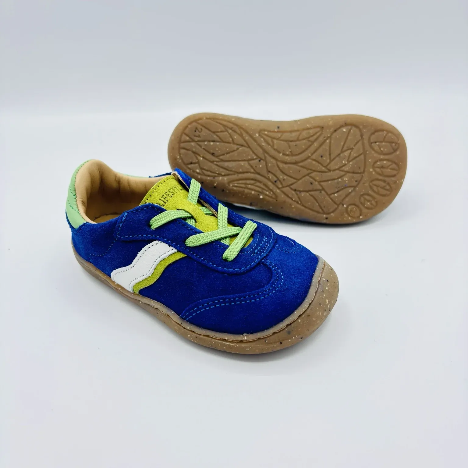 bLifestyle Wildbiene LowCut Baby Seeblau Seitenansicht – Lauflernschuh mit extra Volumen und Schnürung