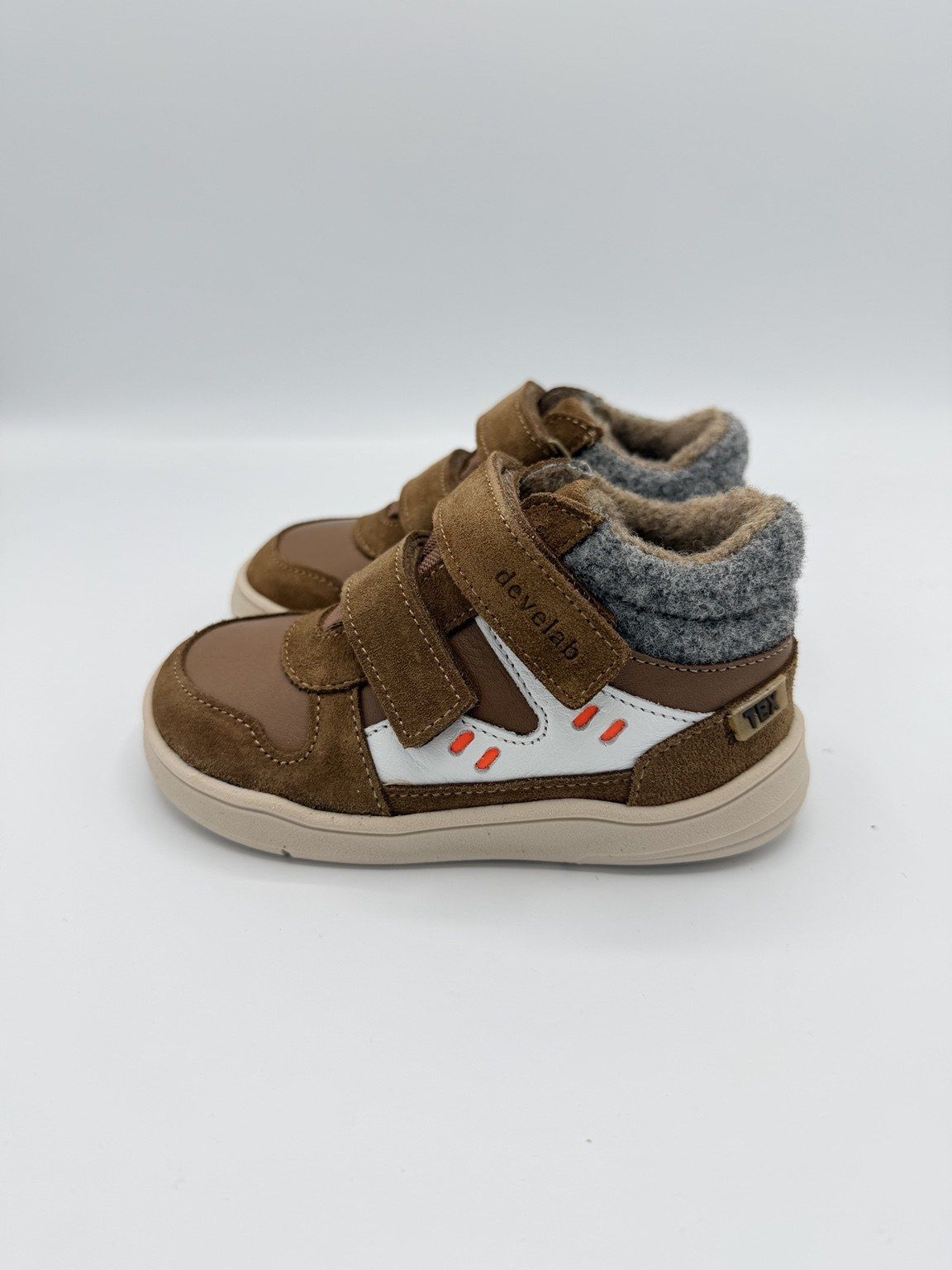 Develab TEX Barfuß-Sneaker für Kinder in Cognac mit Merinowolle und Klettverschluss