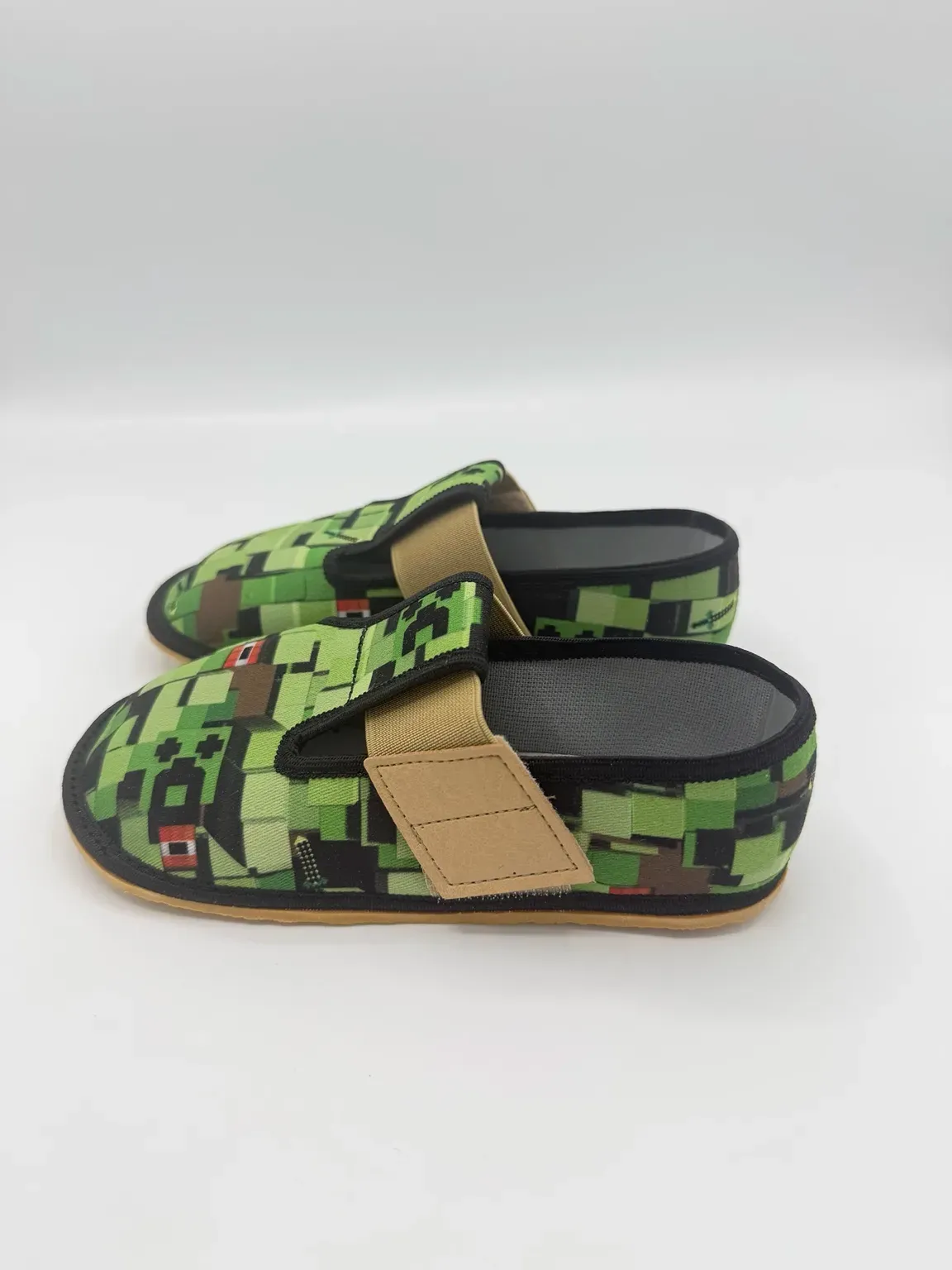 RAYVE Elastic Cubes grüne Barfuß Hausschuhe Jungen