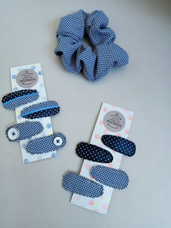 Haarspeldjes en scrunchie
