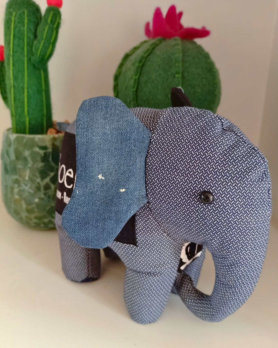 Troostknuffel- Olifant staand