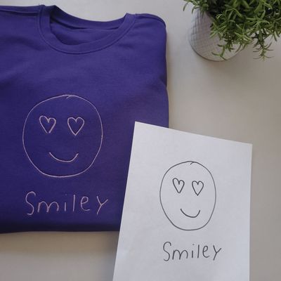 Trui met geborduurde kindertekening