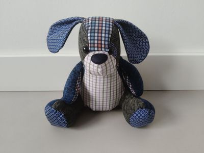 Troostknuffel - hond- zittend Troostknuffel - hond- zittend