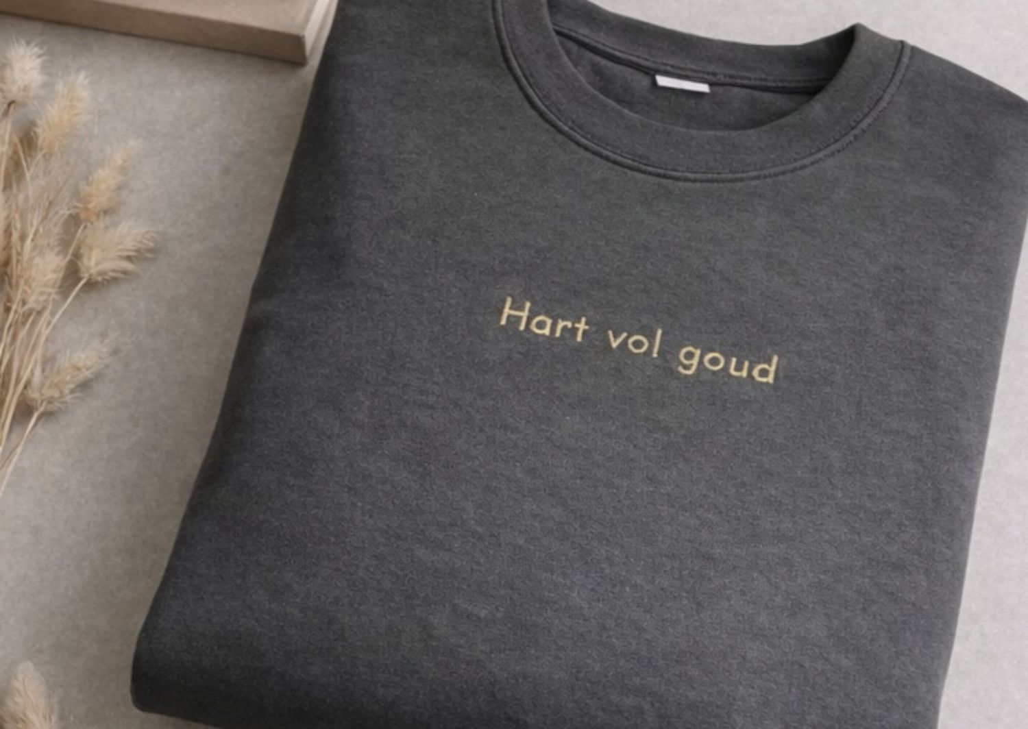 Hart vol goud – geborduurde sweater
