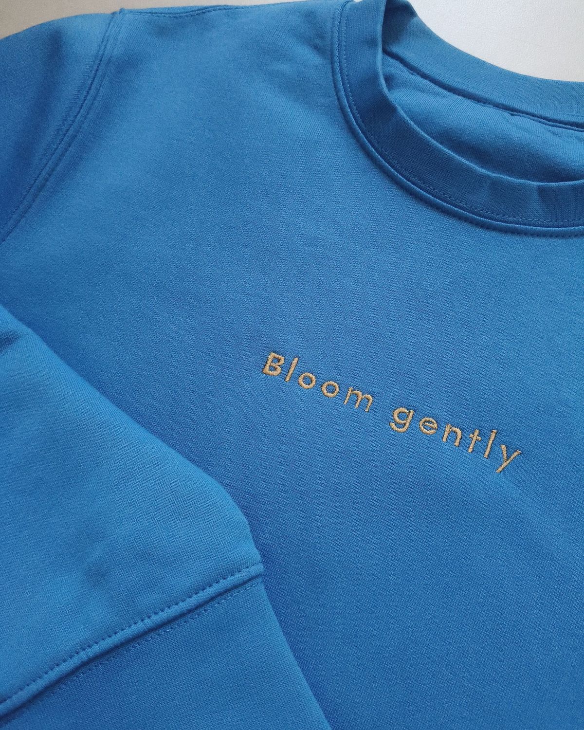 Bloom gently | Limited lente editie - Sweater met betekenis Bloom gently | Limited lente editie - Sweater met betekenis