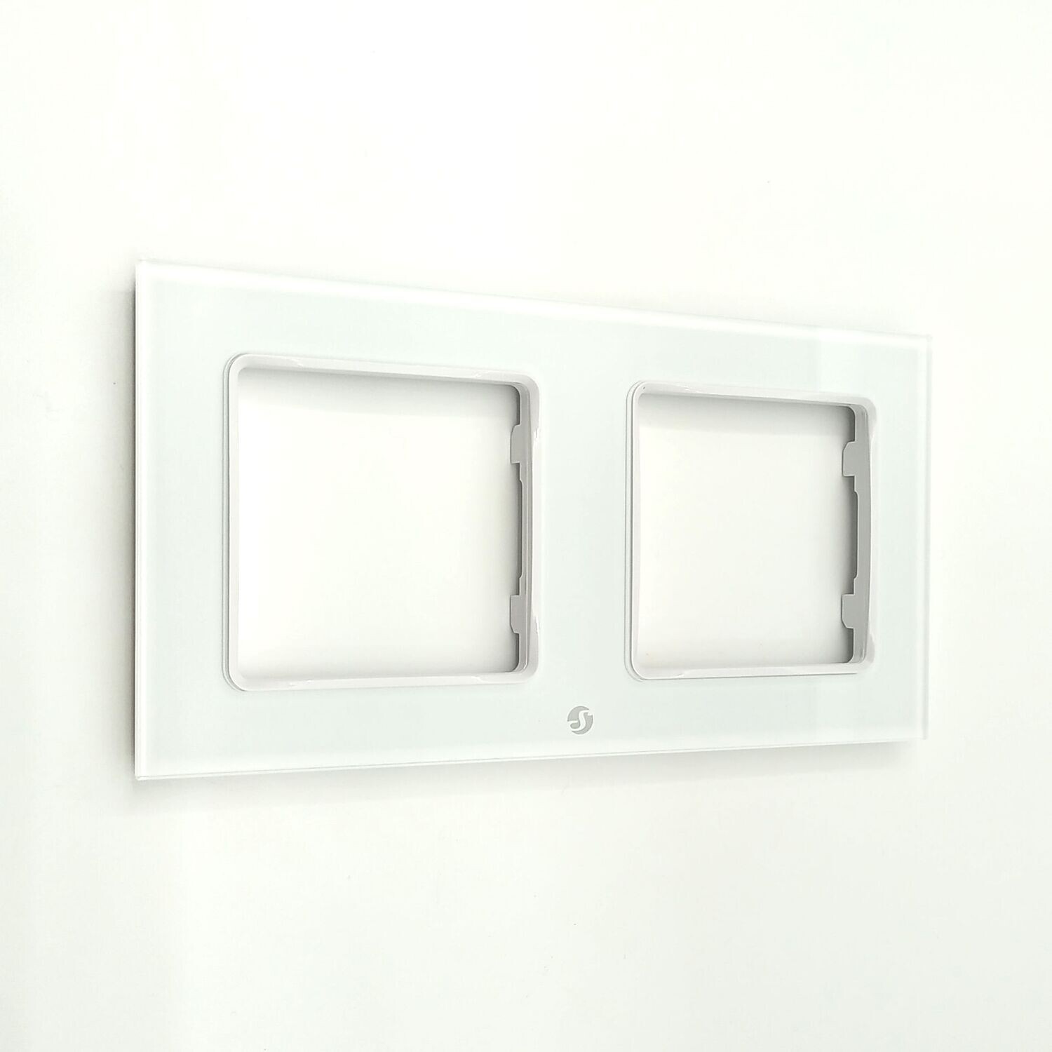 Shelly Wall Frame 2 - kahden Wall Switch -tuotteen valkoinen seinäkehys