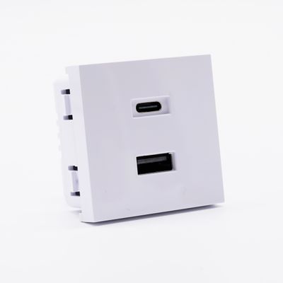 Valkoinen USB-virtalähde Shelly Wall Display Stand:iin