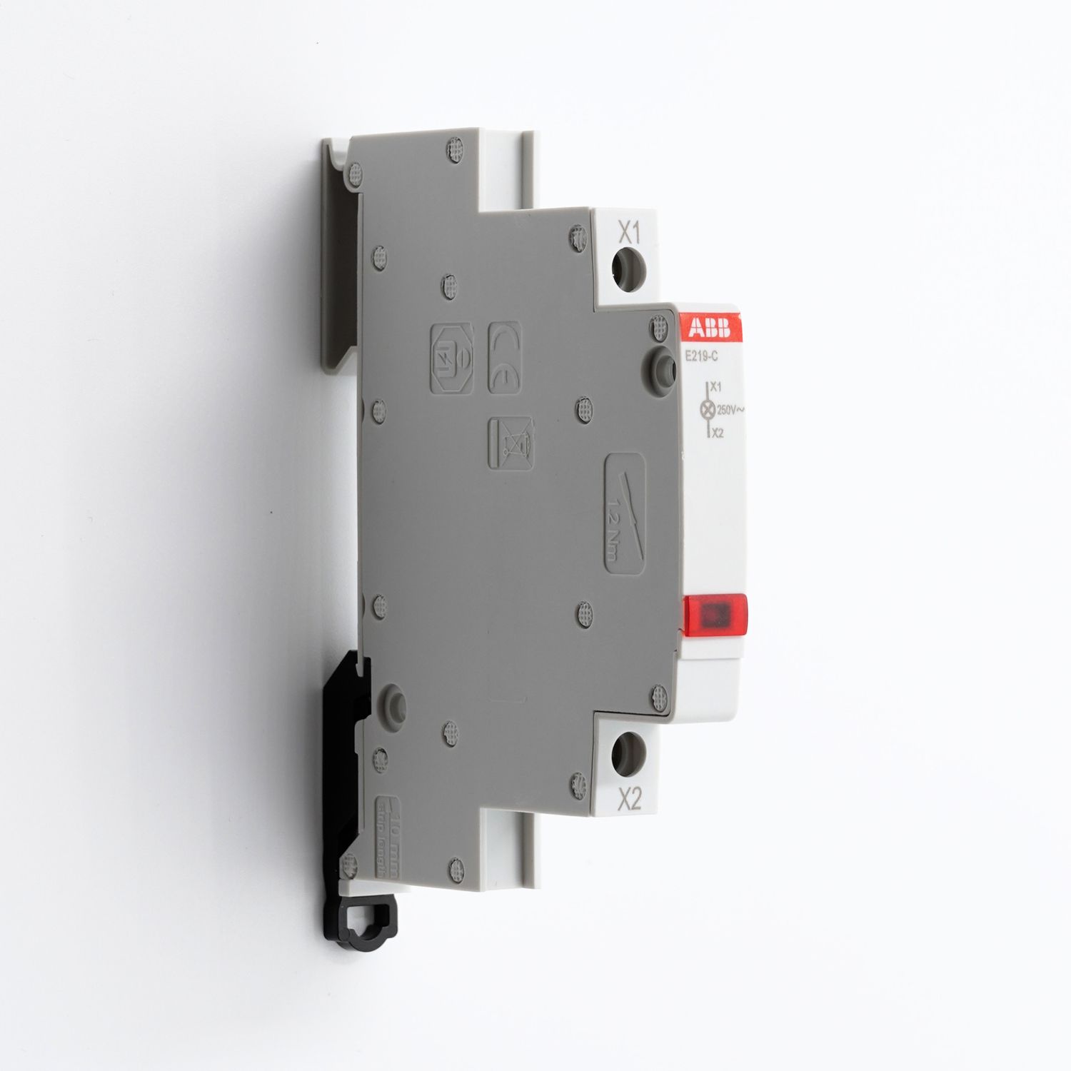 ABB kapea punainen 230VAC merkkivalo DIN-kiskoon