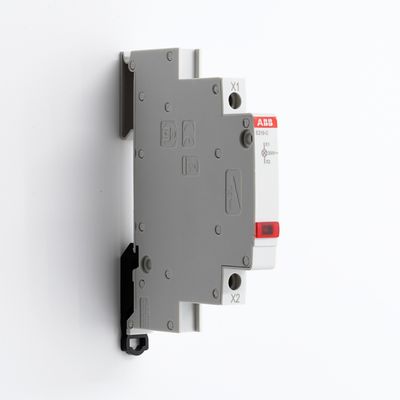 ABB kapea punainen 230VAC merkkivalo DIN-kiskoon