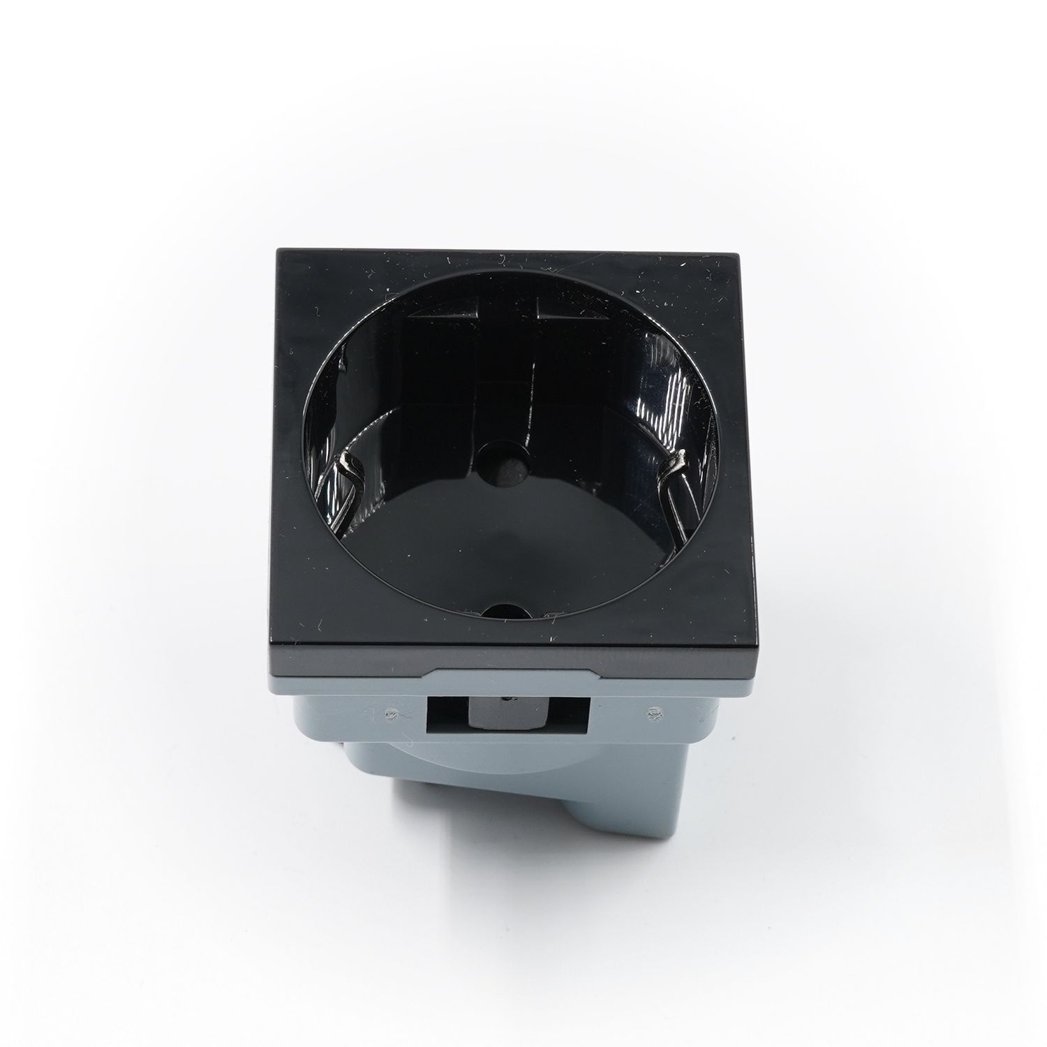 Shelly Wall Display Stand Musta pistokevirtalähde