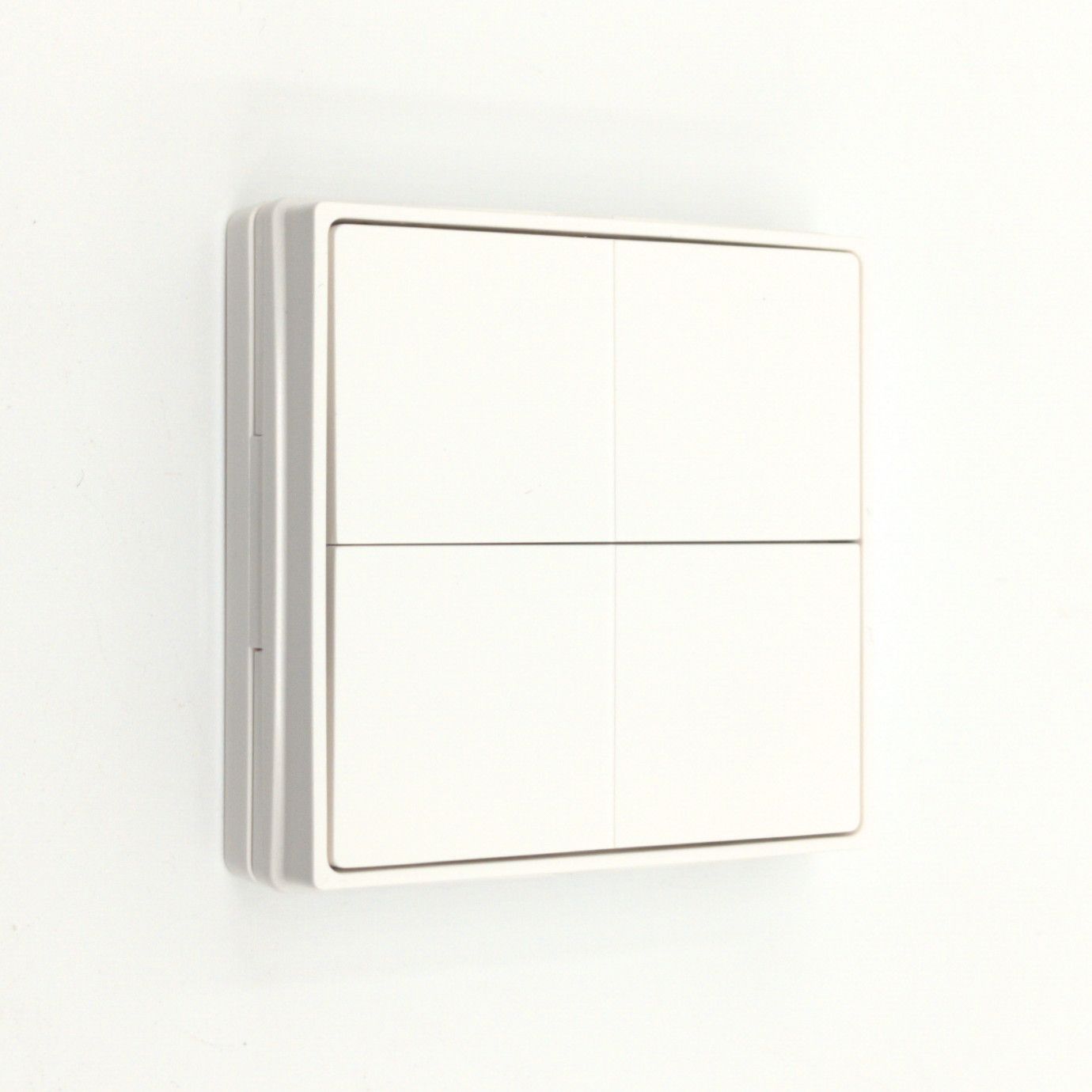 Shelly BLU Wall Switch 4 ZB - nelipainikkeinen Bluetooth- / Zigbee -painike
