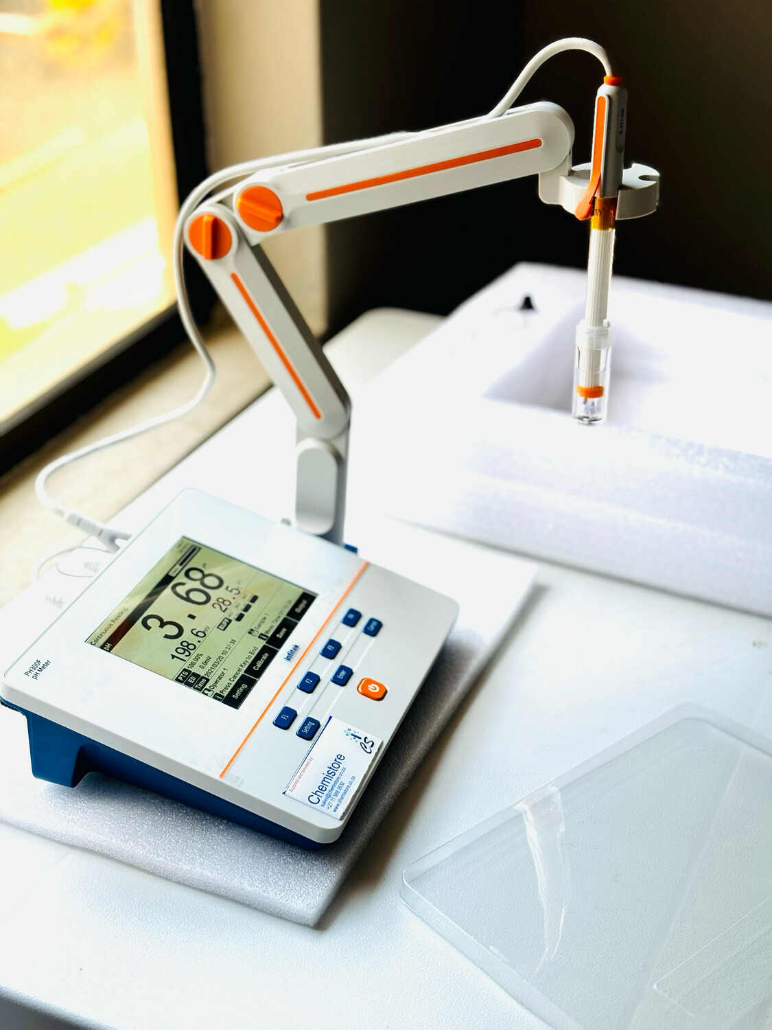 Benchtop pH Meter, pH-300F (5 calibration points)
